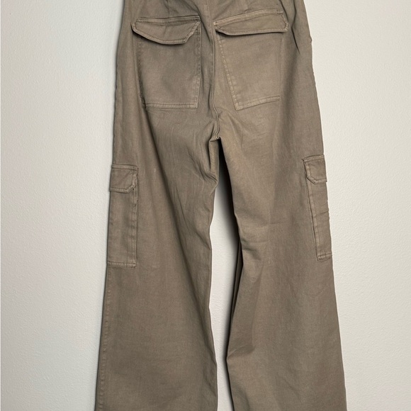 Universal Thread Women's Army Green Wide Leg Cargo Pants - Picture 3 of 5